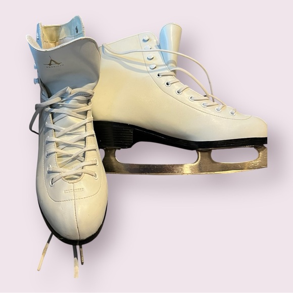 Women’s Figure Skates by American 
size 10
White - Picture 4 of 12